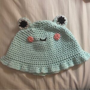 Crochet frog bucket hat